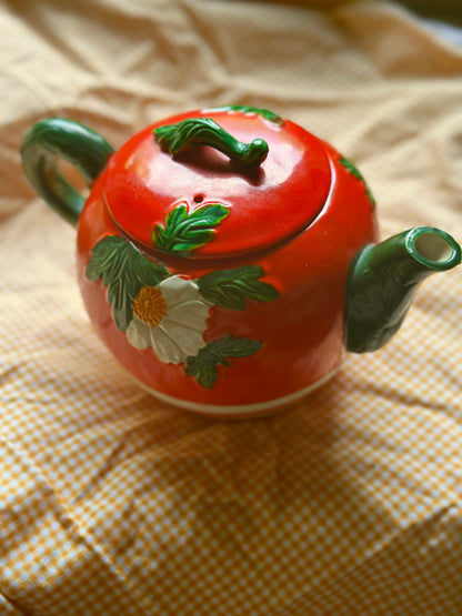 Vintage Strawberry (…or Tomato?) Teapot 🍓🍅 Teapot 🫖🌼